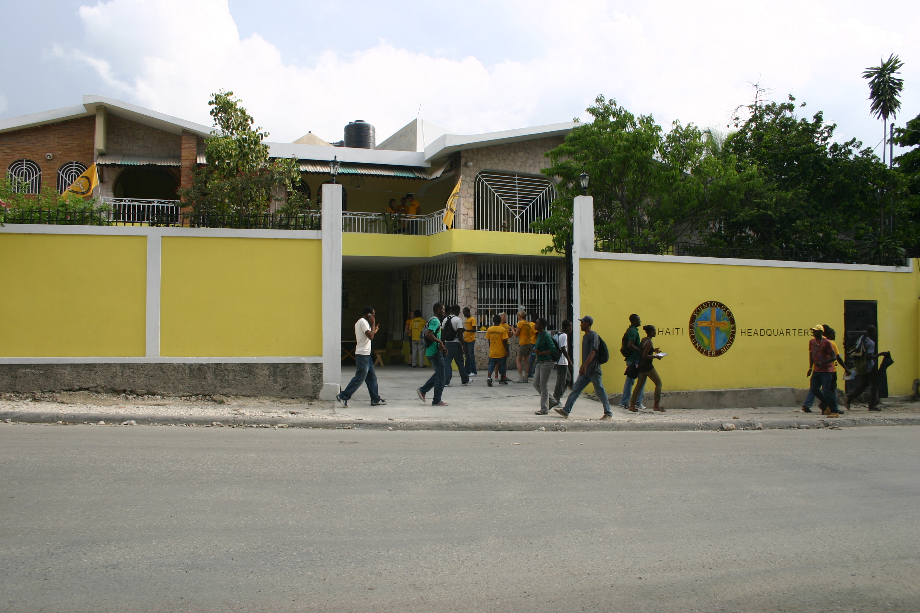 La nuova casa a 3 piani dei Ministri Volontari ad Haiti offre riparo e consegna efficiente di aiuto alla popolazione di Haiti.